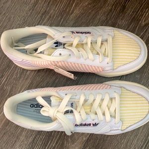 Youth/women’s adidas sneaker